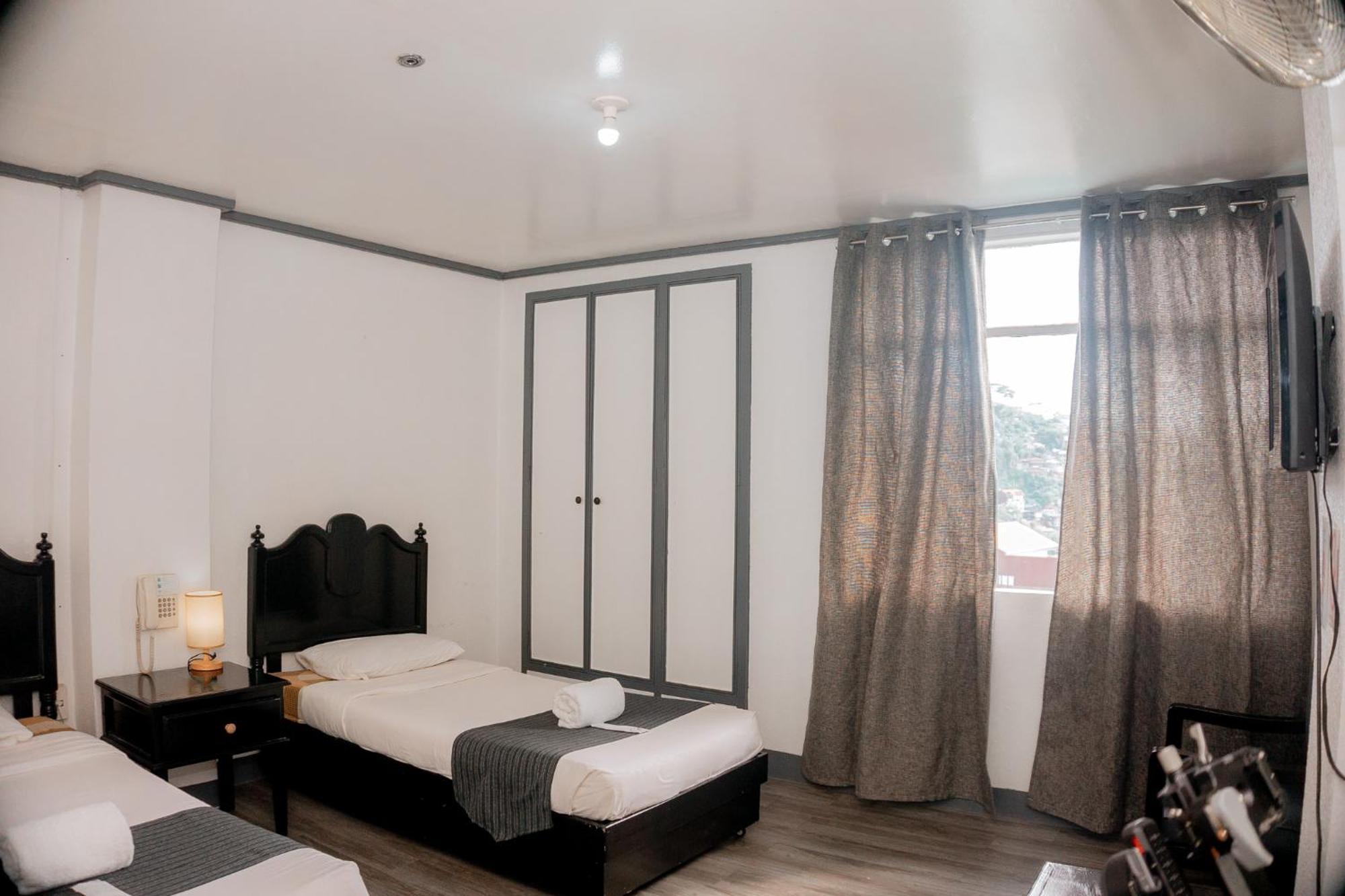 באגויו Mount Crest Hotel מראה חיצוני תמונה